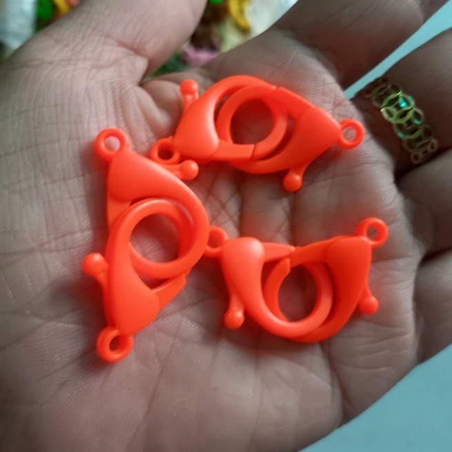 Móc càng cua nhựa nhiều màu làm dây khẩu trang,móc khoá handmade