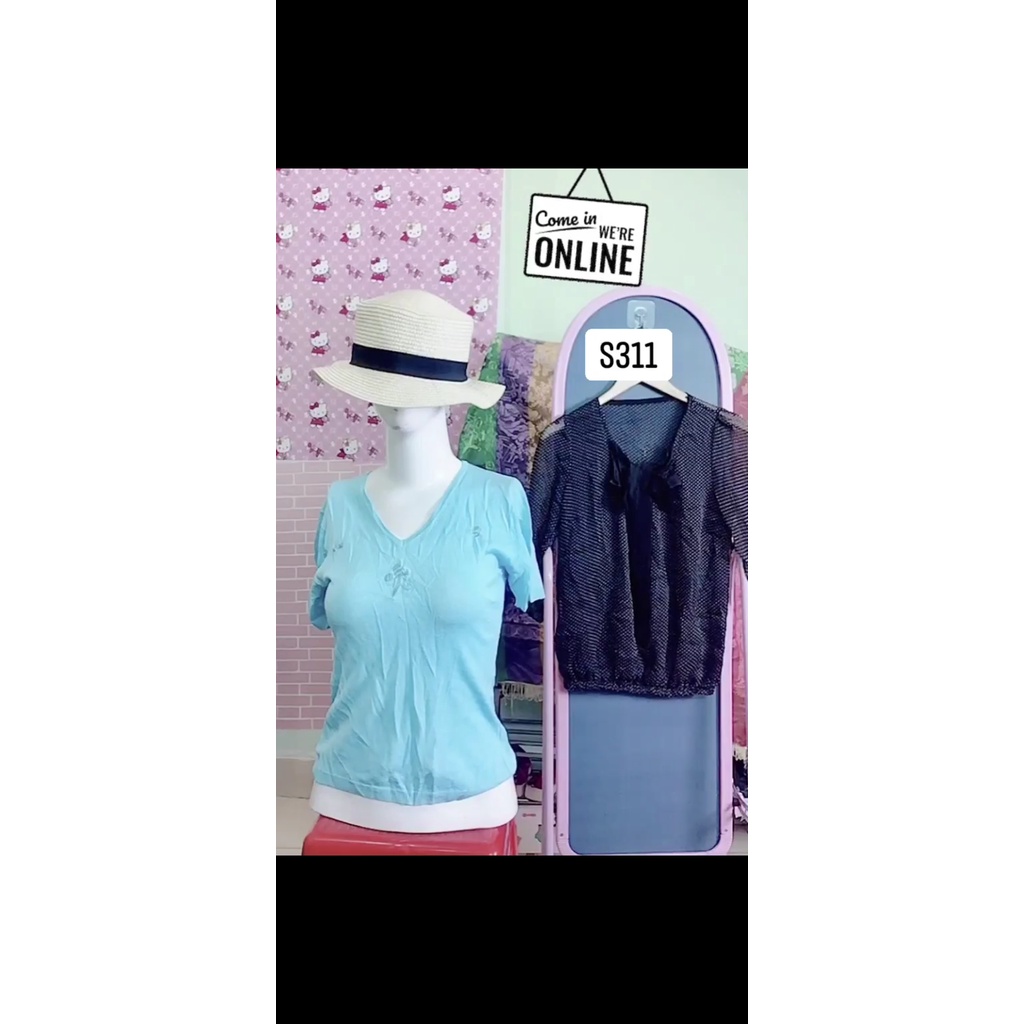 Áo thun xanh hoạ tiết thêu. S311