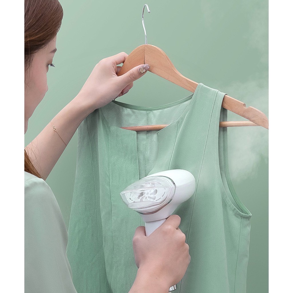 Bàn là hơi nước cầm tay nhỏ gọn tiện lợi
