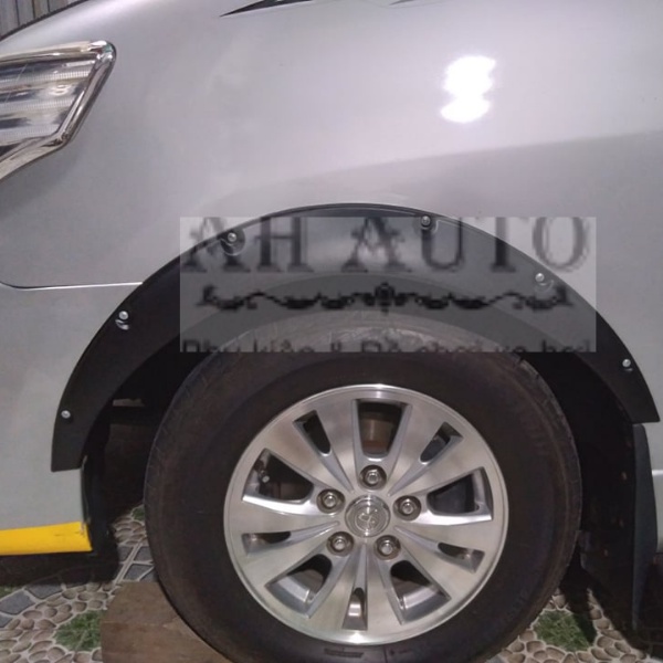 Cua Lốp Toyota Innova Mẫu Thể Thao Chống Xước Và Chống Va Quẹt Xe