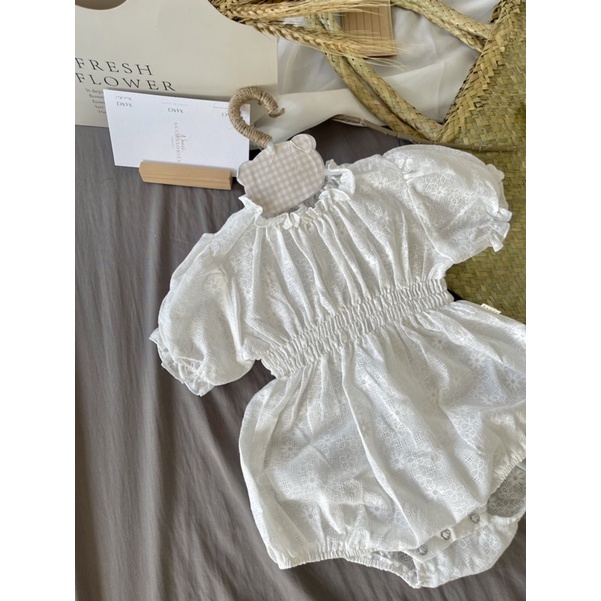 Đồ bộ liền thân em bé + nón hoa cúc nhí vân nổi Nanci room