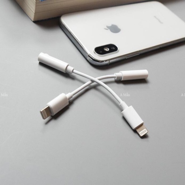 Jack chuyển đổi tai nghe chân tròn 3.5 vào cổng lightning của iPhone