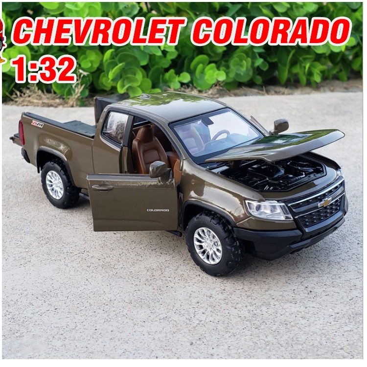 xe ô tô bán tải Chevrolet colorado tỉ lệ 1:32 bằng kim loại xe chạy cót có âm thanh và đèn mở được các cửa xe