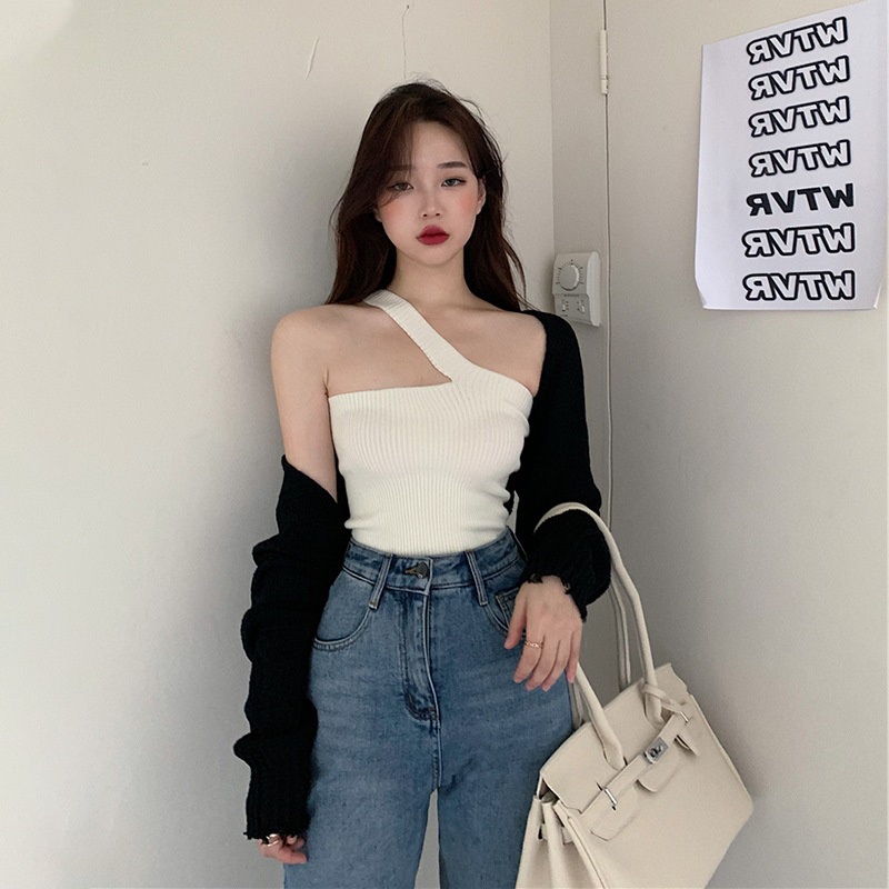 Áo croptop len, áo dệt kim không tay.