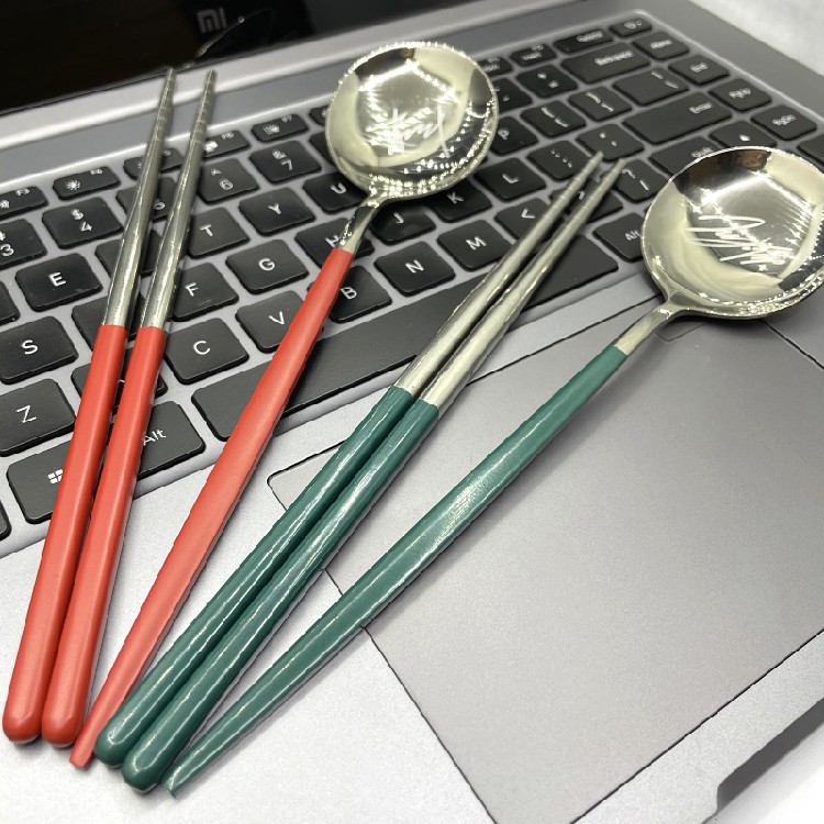 Set hộp thìa đũa in chữ ký Vương Nhất Bác_Tiêu Chiến