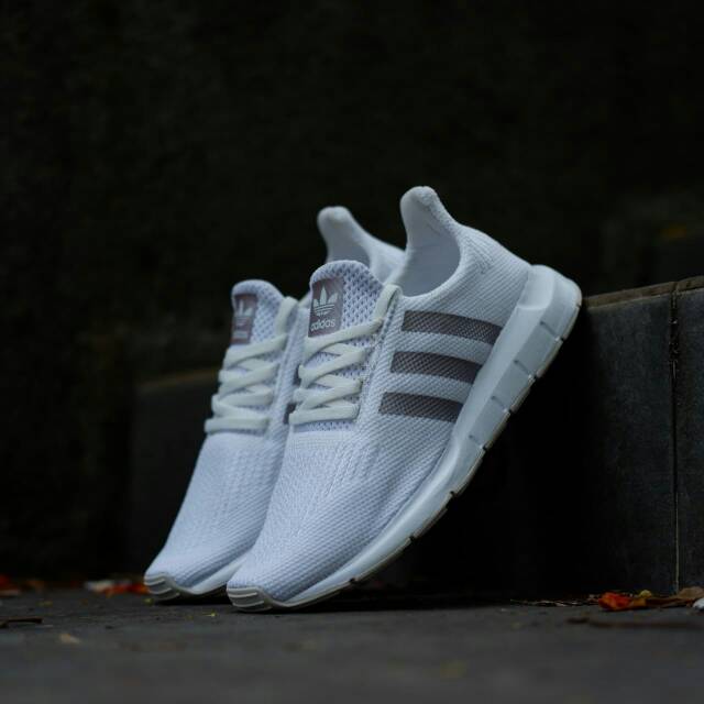 Giày Bata Adidas Swift Run Thời Trang Năng Động