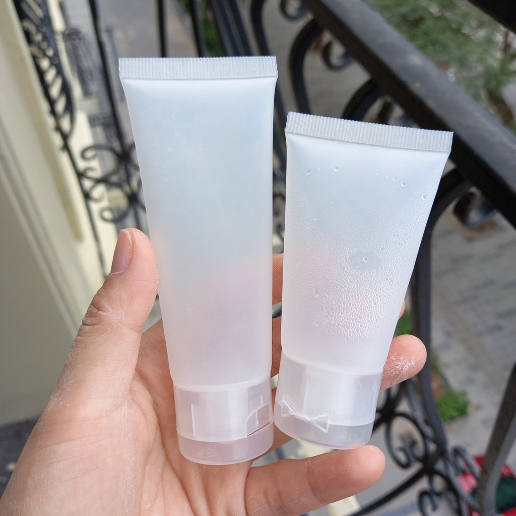 Tuýp 50g thân trong nắp bật
