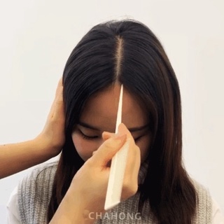 Lược đuôi nhọn chia tóc rẽ ngôi