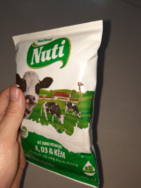 Sữa tươi có đường nuti bịt 220ml