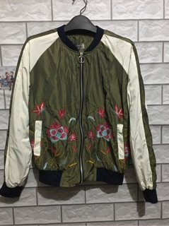 Áo bomber thêu