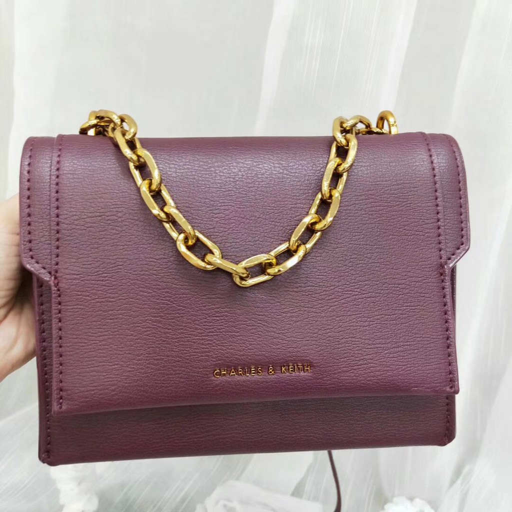 Túi Xách Charles and Keith Dáng Vuông Phối Dây Xích Thời Trang Cho Nữ