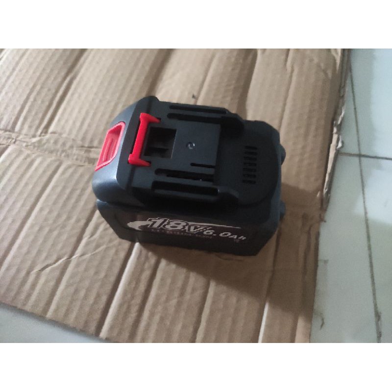 Pin Makita 18V 6Ah Xả Cao Dùng Được Cho Cả Máy 2 Chân Và 3 Chân, Dùng Sạc Adapter Hoặc Đế Sạc Trung Quốc
