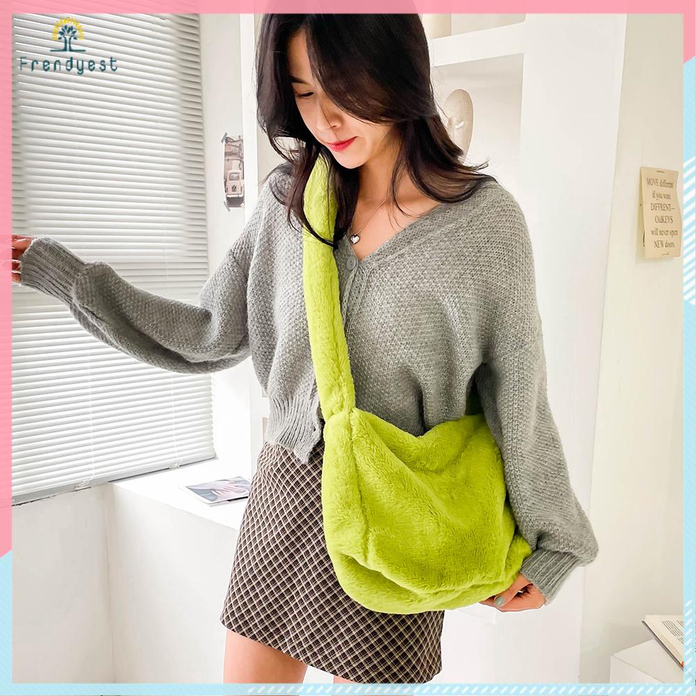 Túi đeo chéo màu sắc thời trang độc đáo cho nữ