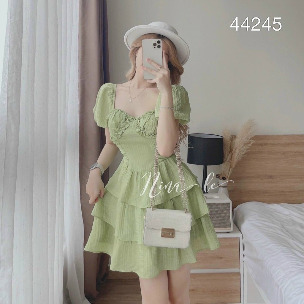 Đầm lụa tầng bo eo kiểu cổ vuông ngắn tay