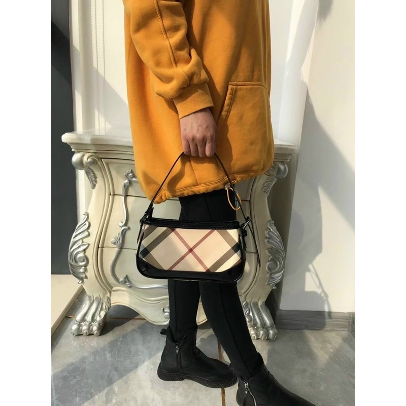 Túi kẹp nách B.b.Ri viền đáy