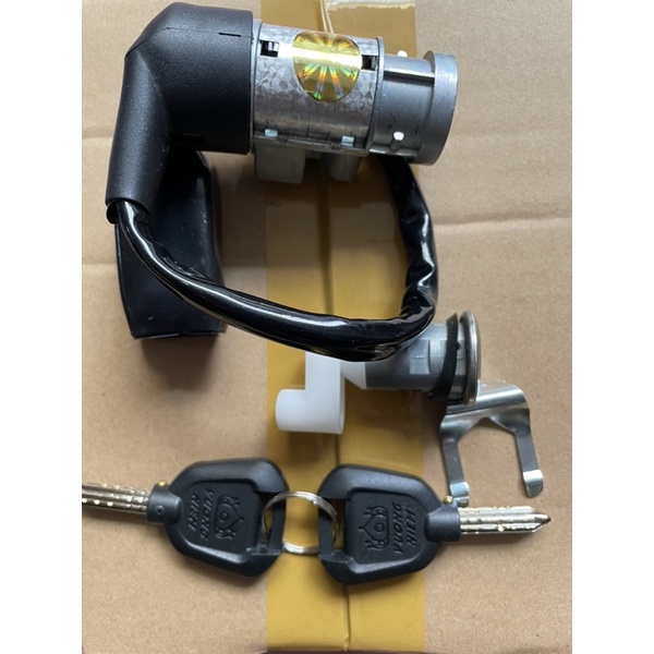 ổ khoá vương niệm 8 cạnh cho wave 110 , 100 nhỏ