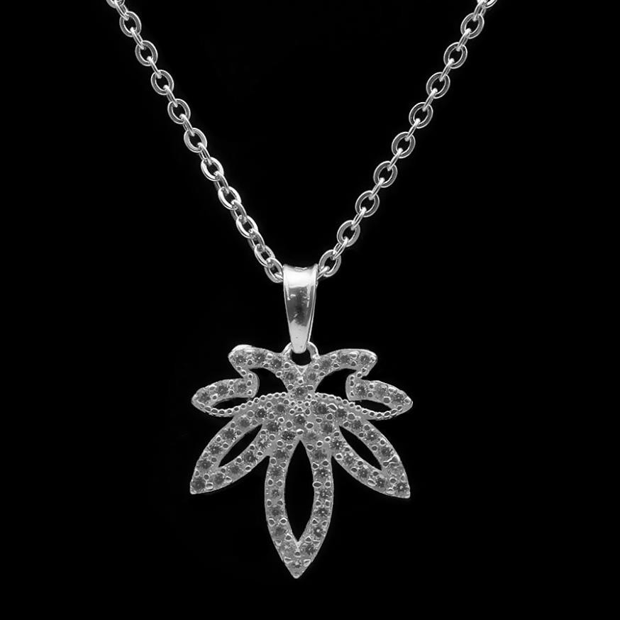 dây chuyền lá oliu , tượng trưng cho sự giàu có thành đạt