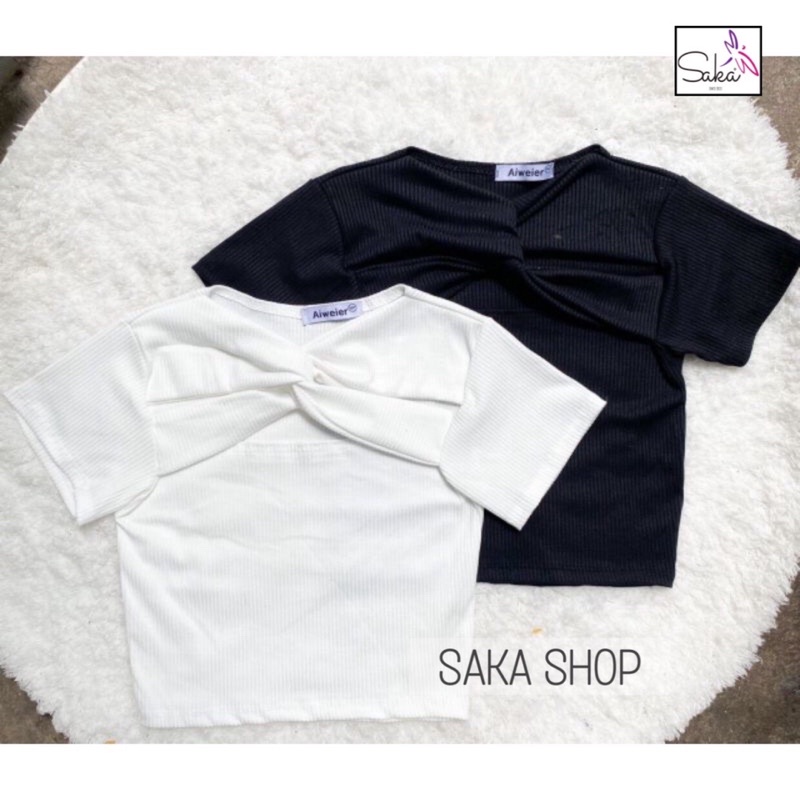 Áo thun croptop nữ cổ phối chéo hai màu trắng đen