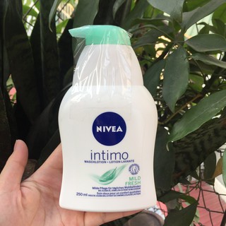 Dung dịch vệ sinh phụ nữ Nivea Đức màu xanh