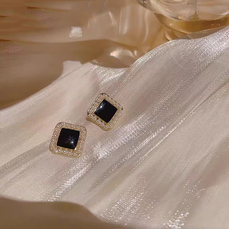 Bông Tai Ngọc Trai Hình Vuông Nhỏ Màu Đen Phong Cách Retro Thời Trang Cho Nữ S925