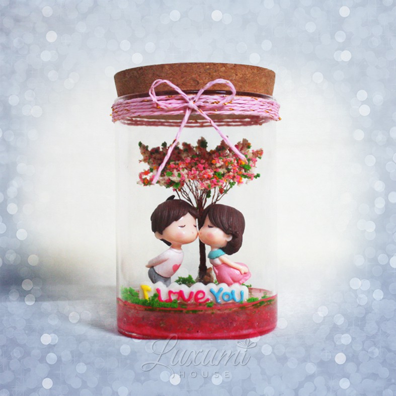 Lọ thủy tinh trang trí cặp đôi hôn nhau có đèn chuyển màu 7 sắc cầu vòng | BigBuy360 - bigbuy360.vn