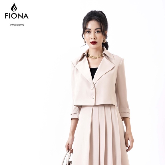Áo vest lửng Fiona tay lỡ cài đá F650459