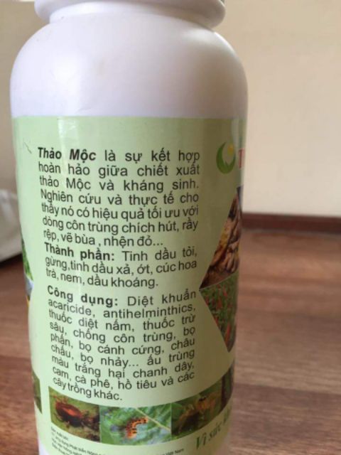 Chế phẩm thảo mộc trừ sâu và côn trùng:Dung dịch thảo mộc trừ sâu bệnh cho hoa lan, hoa hồng, cây cảnh