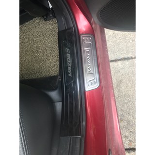Ốp bậc cửa trong Mazda 3 Titan