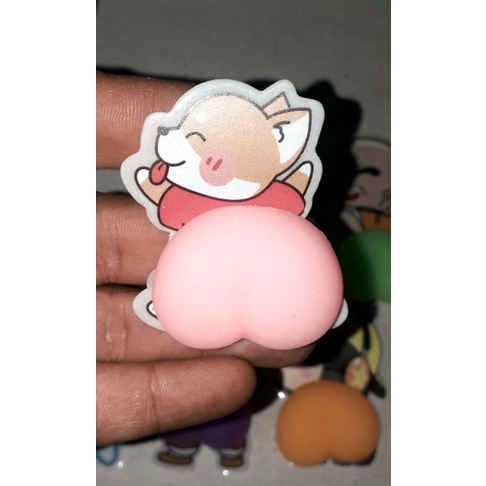 Một cái đồ chơi mô hình Mong Xinh bóp xả stress có nhiều màu sắc rất xinh