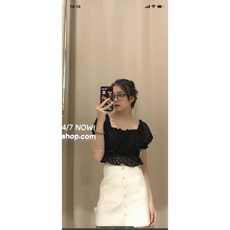 Lace of the shoulder top của Libé