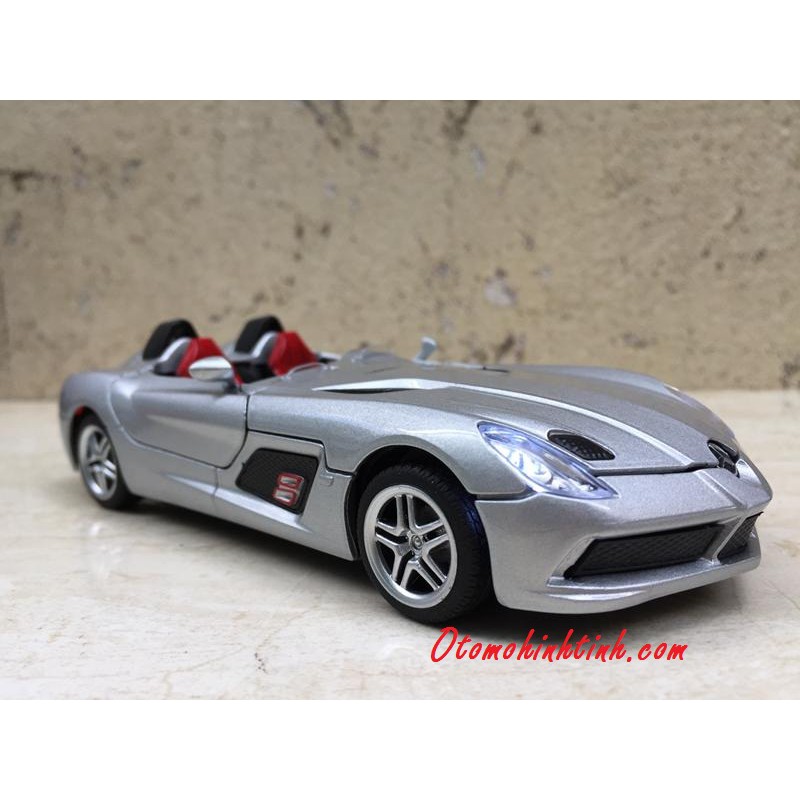 Mô hình xe ô tô Mercedes SLR Stirling Moss 1:32