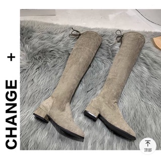 𝐂𝐎́ 𝐒𝐀̆̃𝐍. Bốt đùi da lộn đế thấp đan dây sau