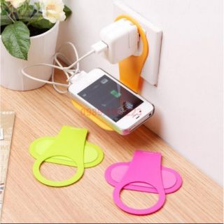 Giá treo điện thoại khi sạc pin