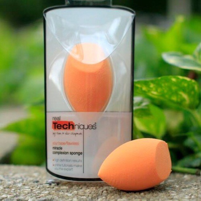Mút tán kem nền  Real Techniques Miracle Complexion Sponge