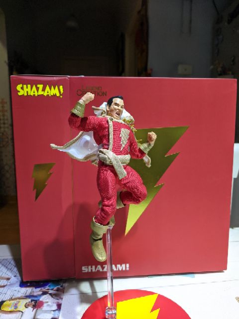 Mô hình Mezco Shazam bootleg