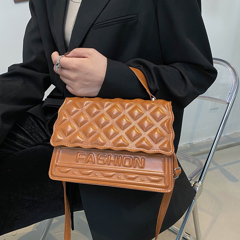 Túi đeo chéo hình vuông dập nổi họa tiết hình thoi đơn giản phong cách retro cho nữ