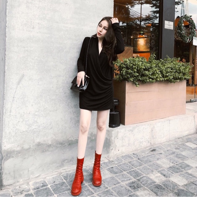 Váy vạt lệch cổ đổ
