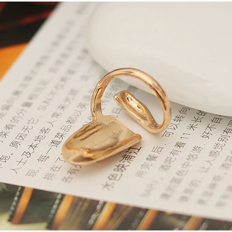 Nhẫn nữ đeo móng tay thiết kế siêu lạ mắt