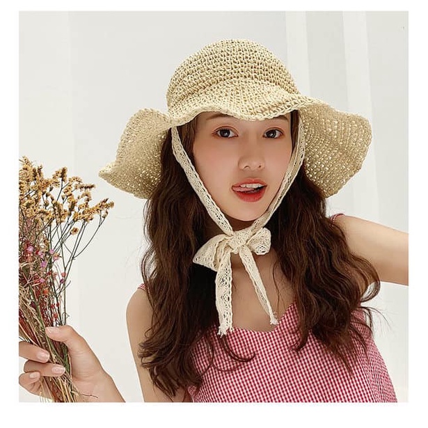 Mũ cói Vintage đi biển vành rộng cột dây ren trắng