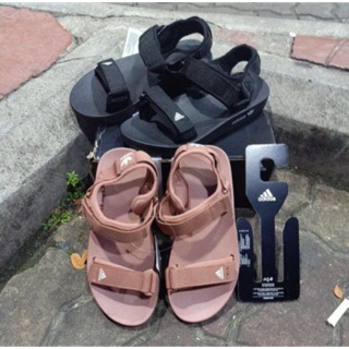 Giày sandal thời trang năng động cho cả nam và nữ