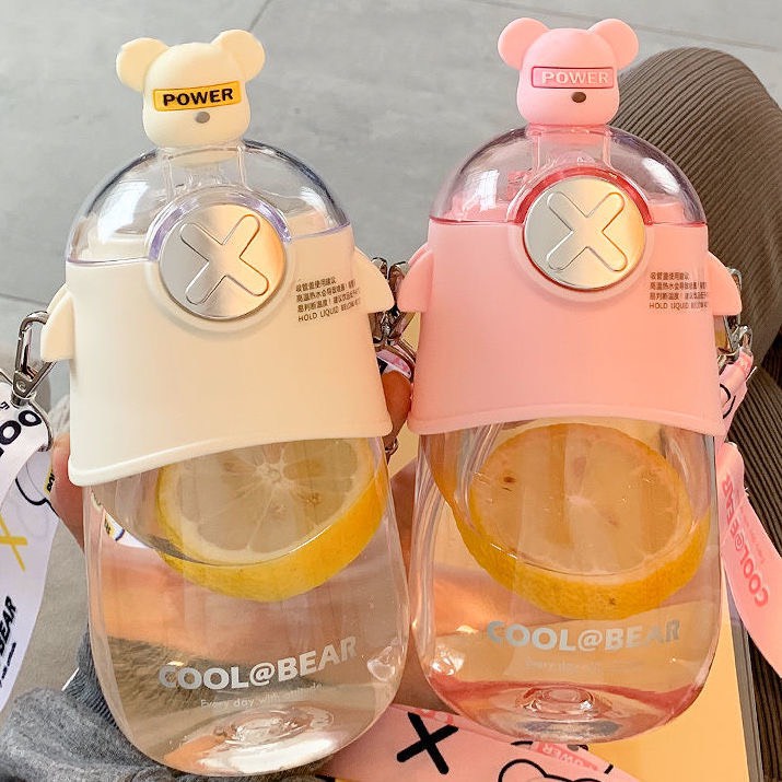 Bình Nước 630ml Hình Gấu Siêu Dễ Thương Có Dây Đeo Vô Cùng Xinh Xắn Có Vòi Uống Nước