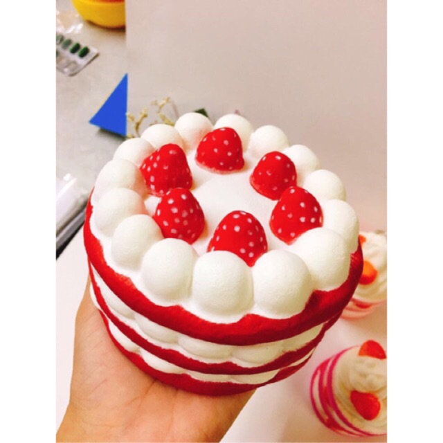 Đồ chơi squishy bánh kem dâu đỏ