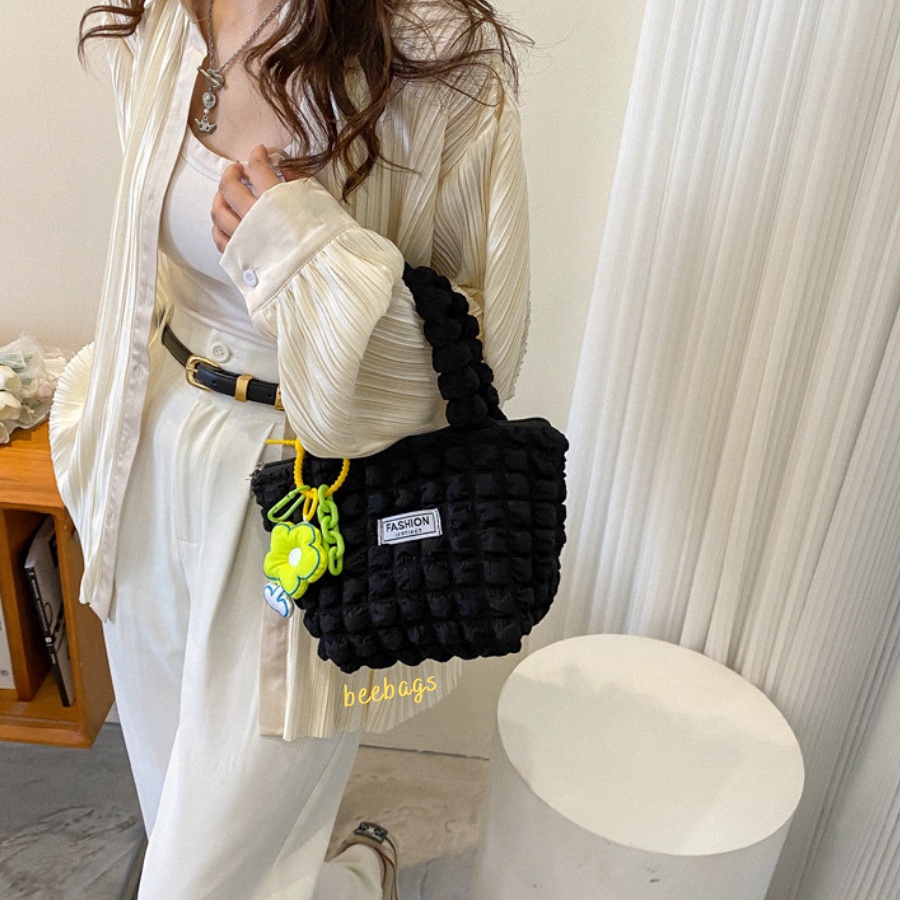 Túi Đeo Vai Vải Xốp Kèm Móc Khóa Xinh Xắn Màu Trắng Và Đen | TX40 | Túi Vải Cầm Tay Phù Hợp Mọi Outfit Đi Chơi, Cafe