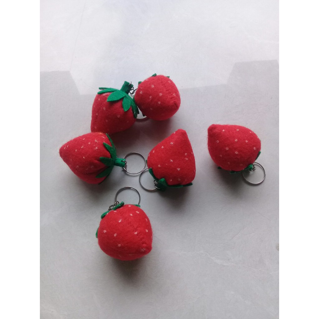 MÓC KHÓA QUẢ DÂU HANDMADE