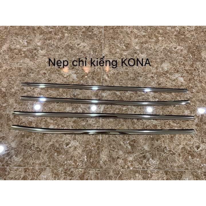 Nẹp viền inox chân và cong kính Hyundai Kona