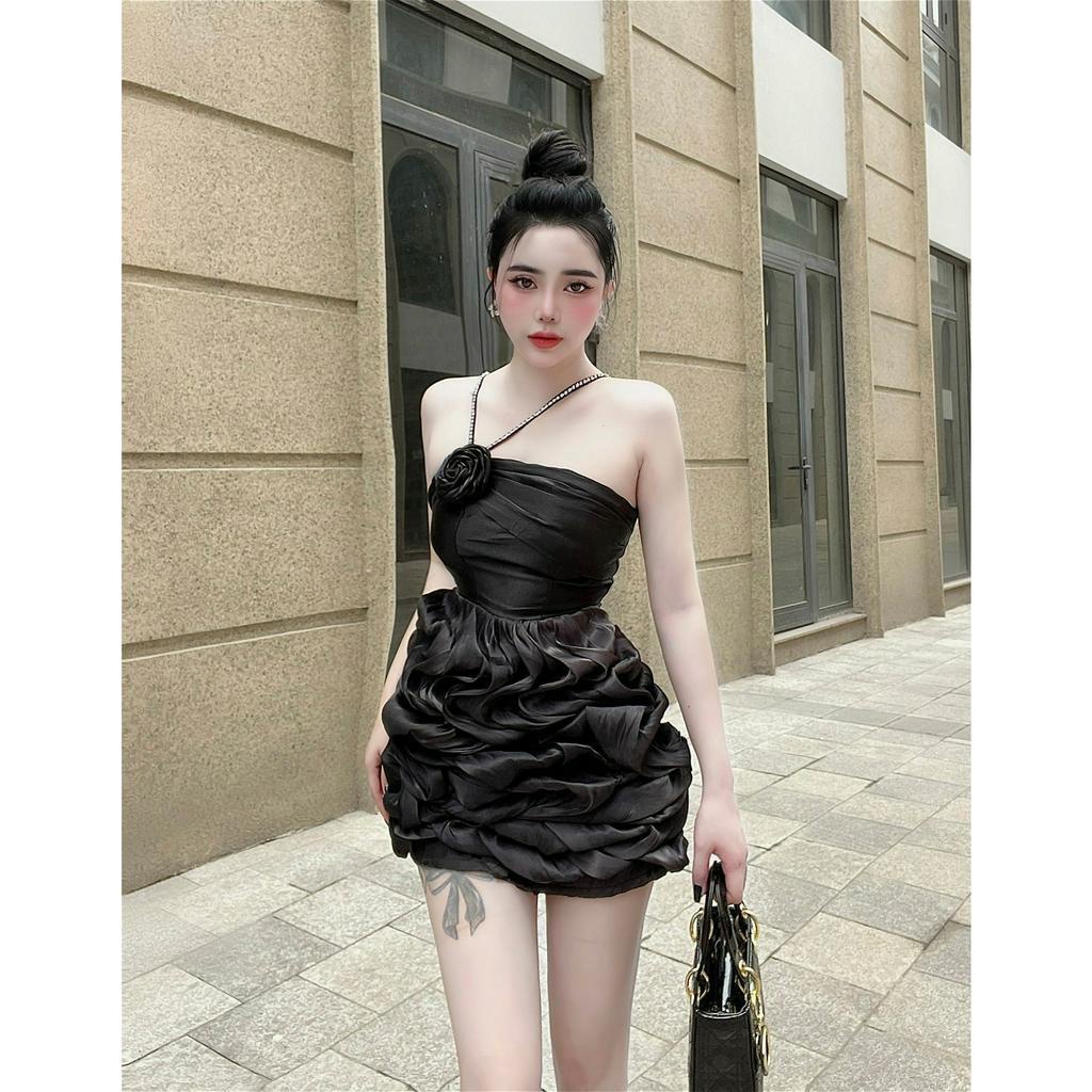 Đầm Body Dự Tiệc Cổ Yếm Kết Đá Ngực Hoa Xoắn Bèo Chân Váy Lạ Mắt - Vải Tơ + Lớp Lót - 2 Màu Đen, Trắng LINOIS