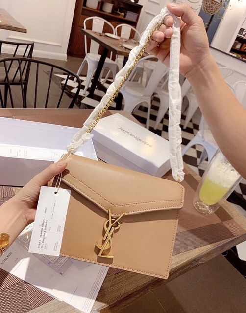 Túi đeo chéo nữ khoá xoay, sườn túi nạm đinh đẹp đi chơi dễ thương nhiều ngăn | BigBuy360 - bigbuy360.vn