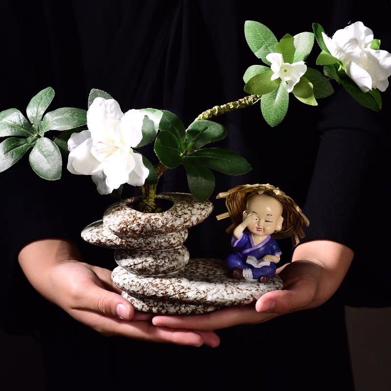 Bình đá cắm hoa