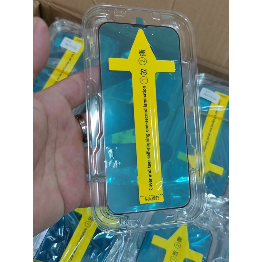 Kính Kường Lực IP Khung Dán Tự Động  Cân Màn Chính Xác 100%  Kính Siêu Mỏng Chống Xước Bảo Vệ Màn Hình Tuyệt Đối