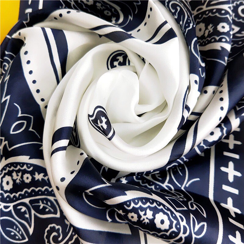 Khăn bandana lụa vuông size 70*70cm - Mã 7046